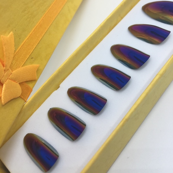 Blue Reflective Press-On Nails - Picture 3 of 5